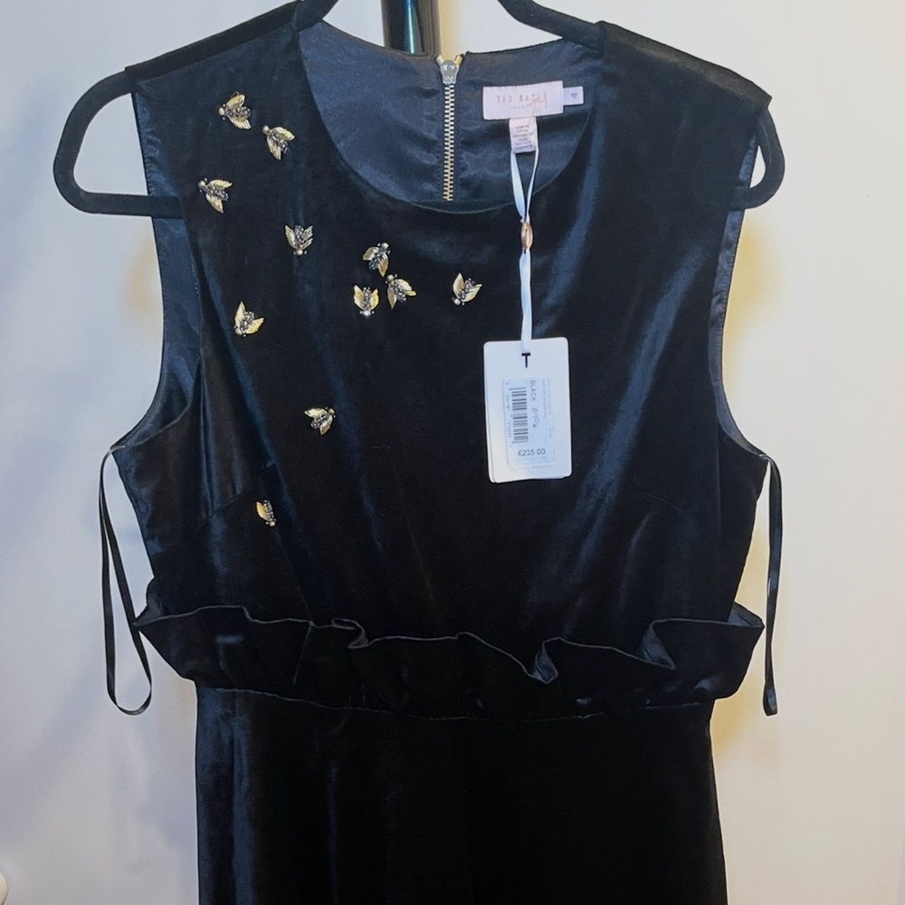 Elegant Black Queen Bee Ruffle Shift Dress Ted Baker NWT - Picture 16 of 16